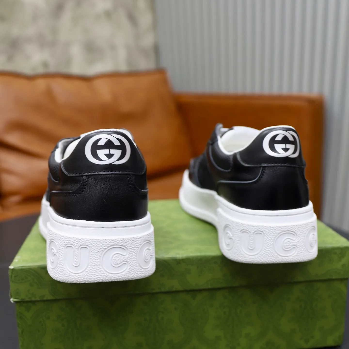 Men's shoes: 400💰🙅‍♂️🙅‍♂️🙅‍♂️ Brand: GUCCI Standard code: 38-44 (45 customized) Grade: Same as the official website Material: Original leather splicing brand cloth Comfortable and breathable sheepskin lining Lightweight wear-resistant outsole Style category: Men's fashion casual shoes Sports shoes Distinguished luxury brand elements Top luxury Color: actual picture color